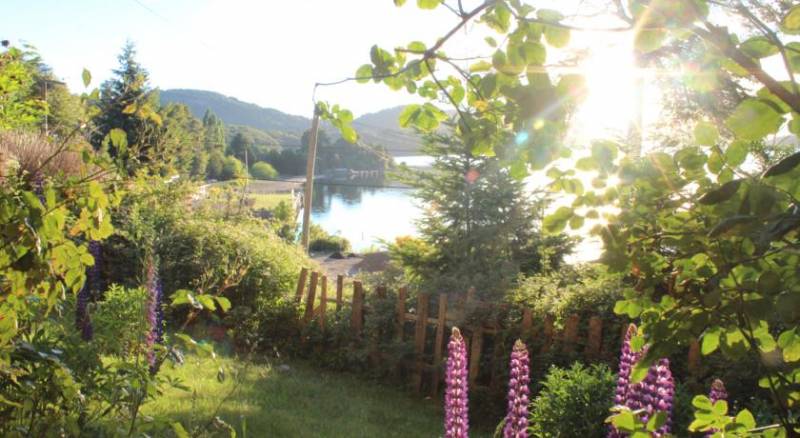 Los Juncos Patagonian Lake House