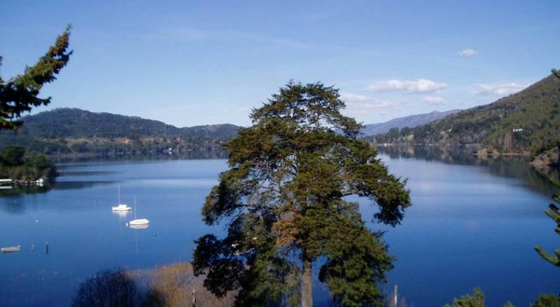 Los Juncos Patagonian Lake House