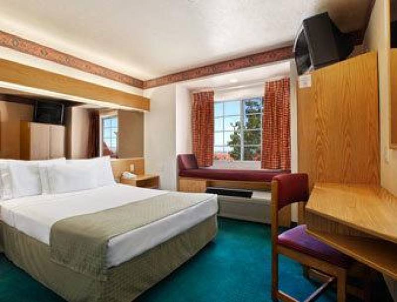 Microtel Inn & Suites by Wyndham Albuquerque West