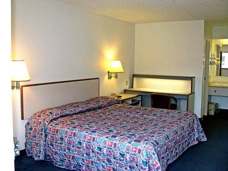 Motel 6 Cincinnati Central- Norwood