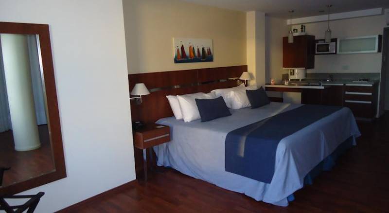 Puerto Amarras Hotel & Suites