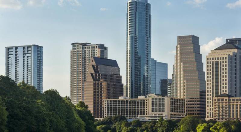 Radisson Hotel and Suites Austin Downtown