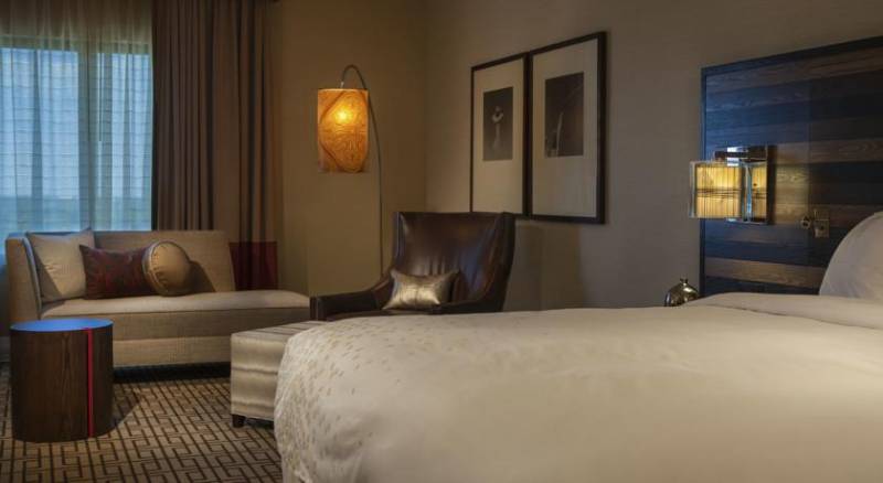 Renaissance Austin Hotel, A Marriott Luxury & Lifestyle Hotel