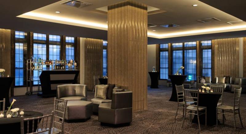 Renaissance Cincinnati Downtown Hotel, A Marriott Luxury & Lifestyle Hotel