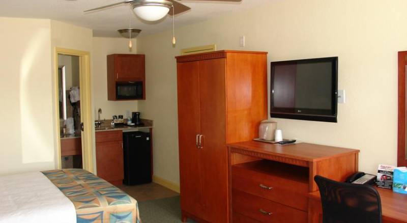 Rodeway Inn & Suites Fort Lauderdale Airport & Cruise Port