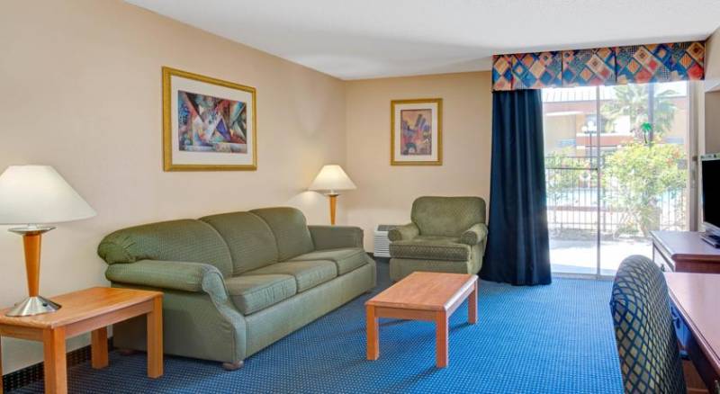 Baymont Inn and Suites Florida Mall