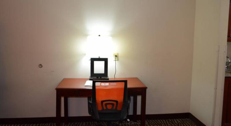 Best Western Airport Suites