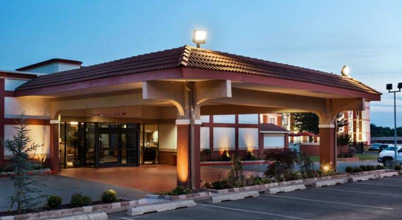 Best Western Plus Broadway Inn and Suites