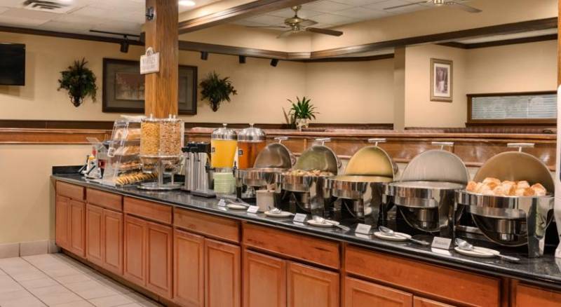 Best Western Plus Broadway Inn and Suites