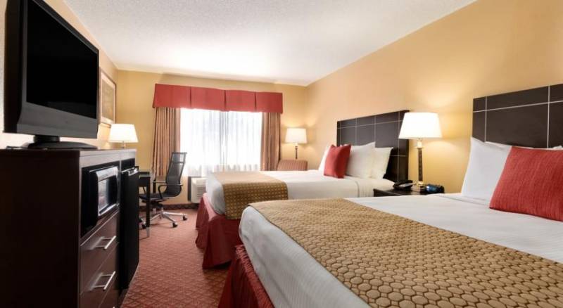 Best Western Plus Broadway Inn and Suites