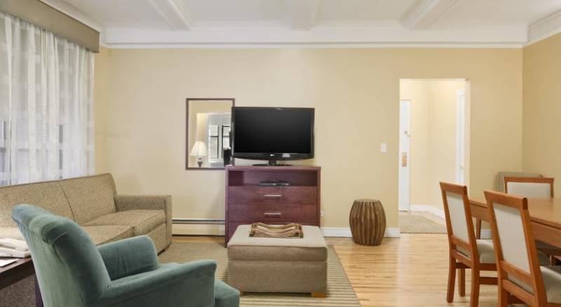 Best Western Plus Hospitality House Suites