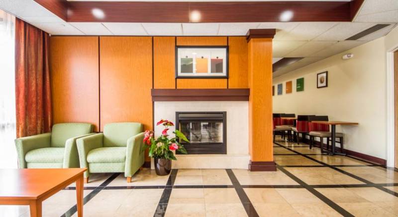 Comfort Inn & Suites Oakland Airport