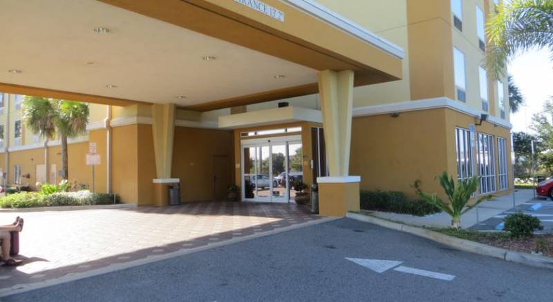 Comfort Suites Orlando Airport