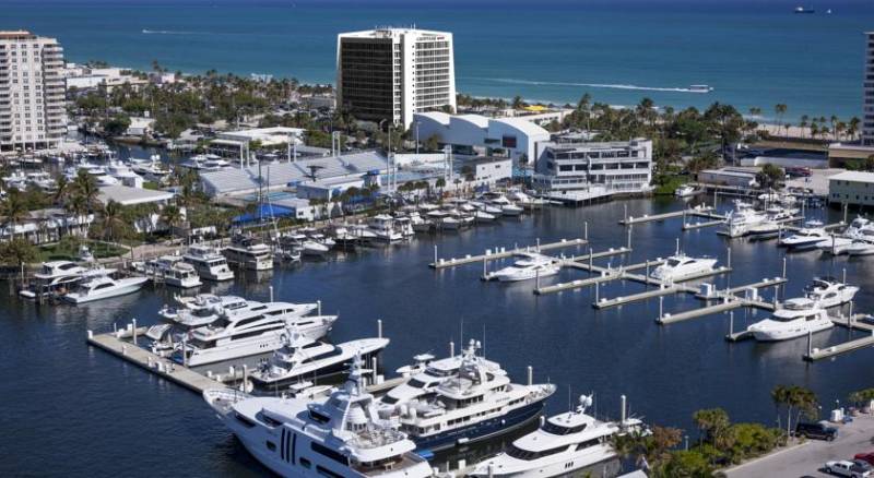 Courtyard By Marriott Fort Lauderdale Beach