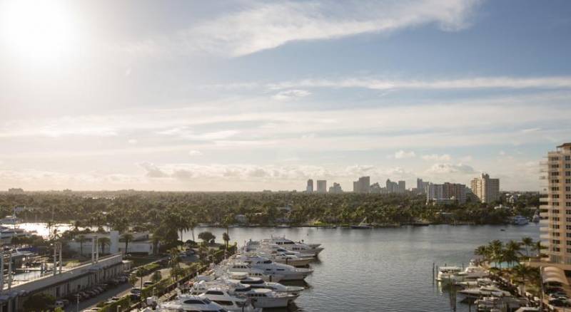 Courtyard By Marriott Fort Lauderdale Beach