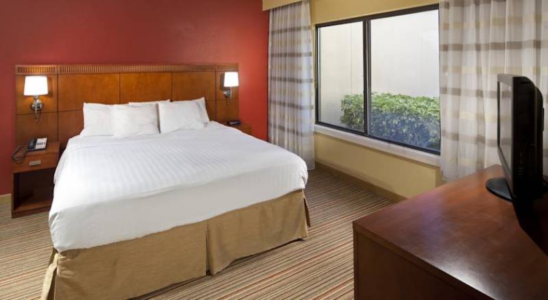 Courtyard by Marriott Orlando Airport