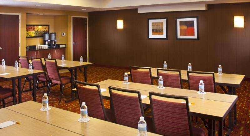 Courtyard by Marriott Orlando Airport