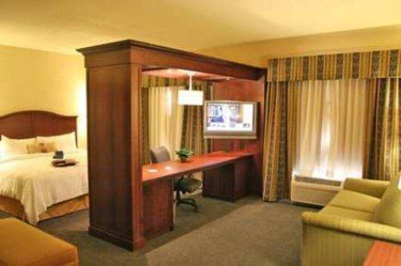 Hampton Inn & Suites Indianapolis-Airport