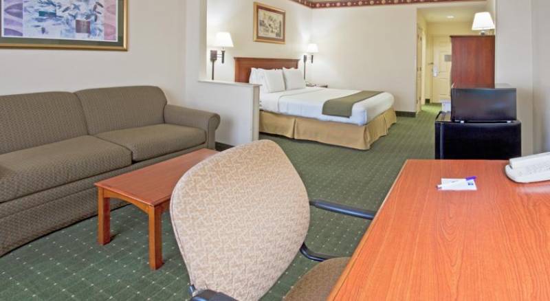 Holiday Inn Express & Suites Orlando International Airport