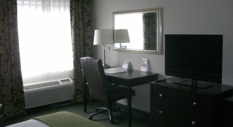 Holiday Inn Express Hotel & Suites Minneapolis-Downtown Convention Center