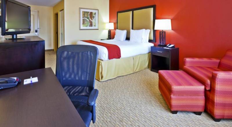 Holiday Inn Express Nashville-Opryland