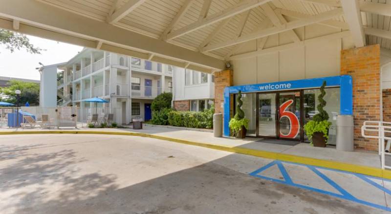 Motel 6 Houston West - Energy Corridor