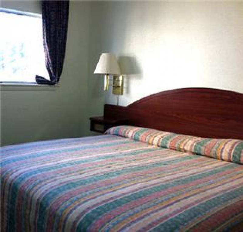 Oaktree Inn and Suites