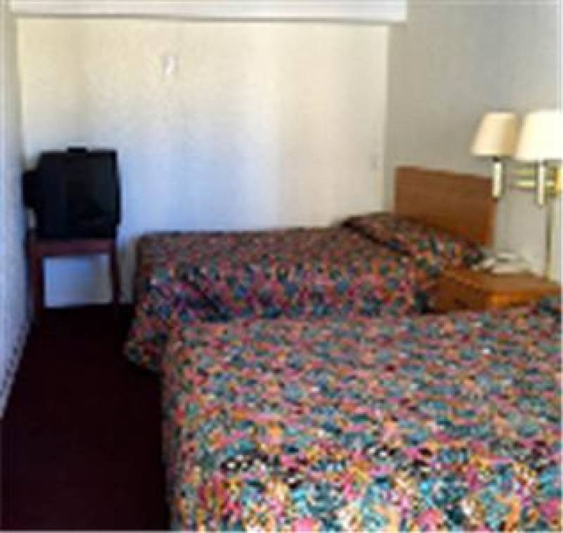 Oaktree Inn and Suites