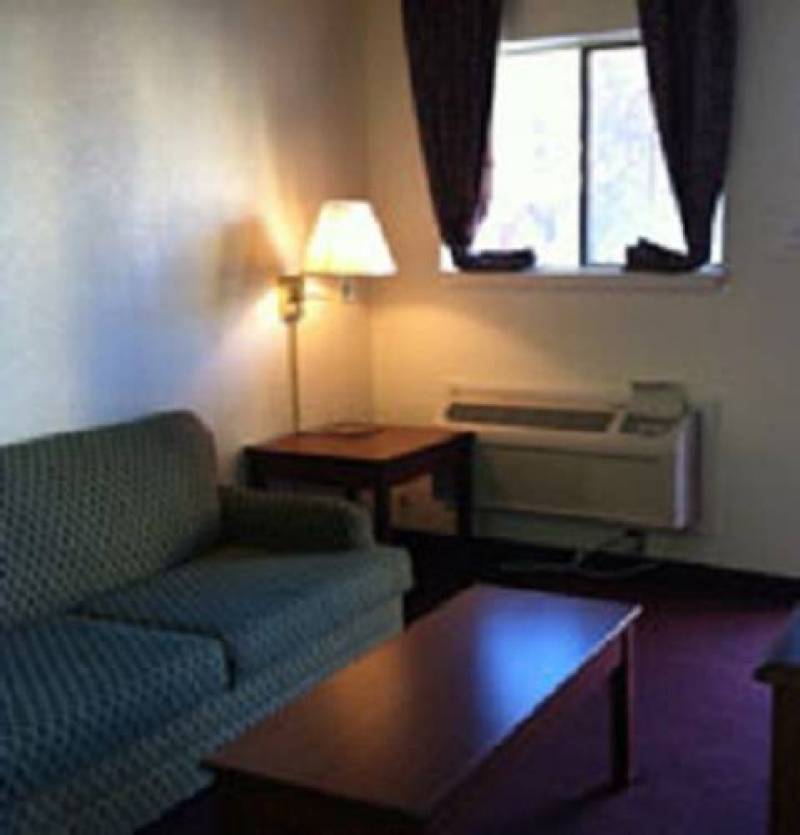 Oaktree Inn and Suites