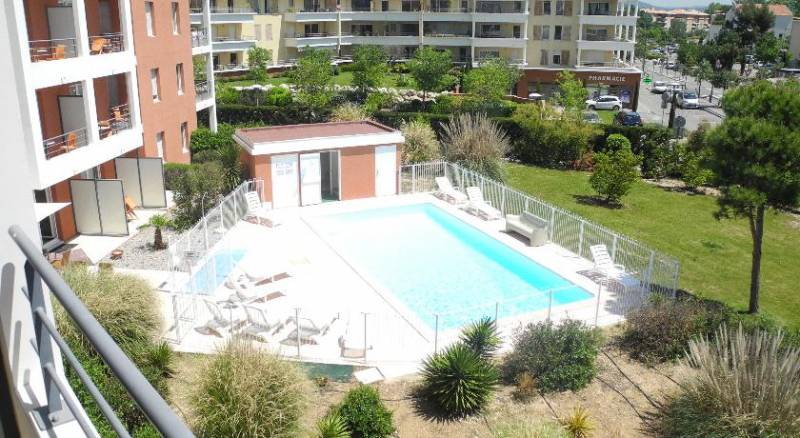 Park & Suites Confort Aix La Duranne