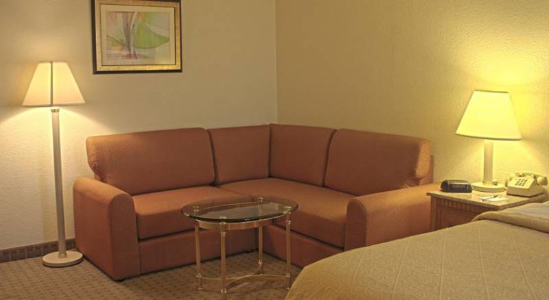 Quality Inn and Suites Indianapolis