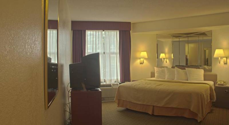 Quality Inn and Suites Indianapolis