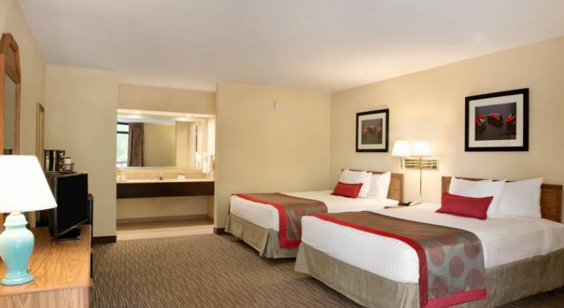 Ramada Jacksonville Hotel & Conference Center