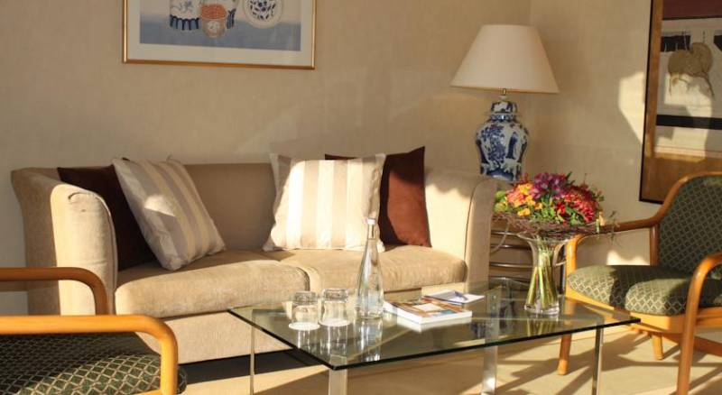 Royal Plaza Montreux & Spa