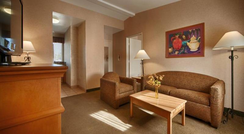 Best Western Lamplighter Inn & Suites at SDSU