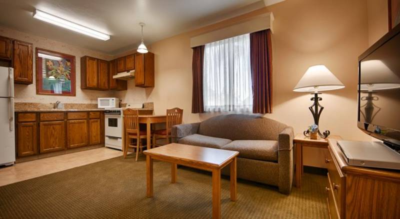 Best Western Lamplighter Inn & Suites at SDSU