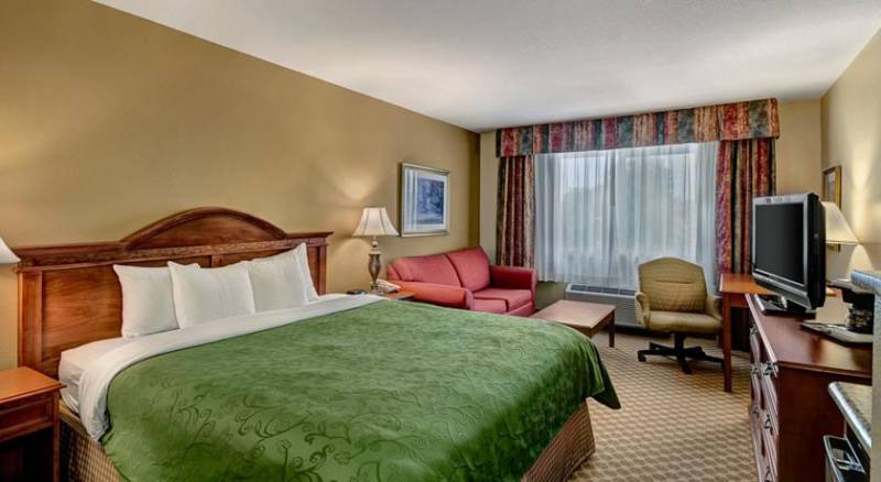 Country Inn & Suites Portland Airport