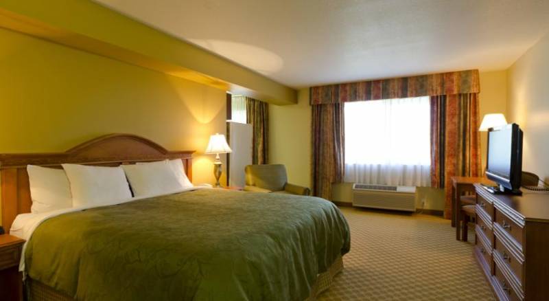 Country Inn & Suites Portland Airport