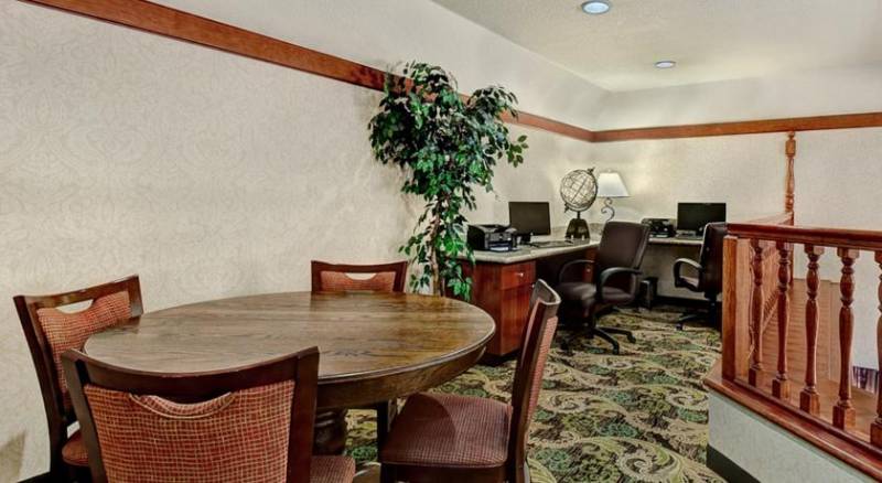 Country Inn & Suites Portland Airport