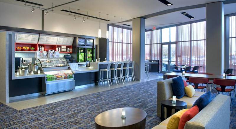 Courtyard by Marriott Philadelphia South at The Navy Yard