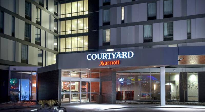 Courtyard by Marriott Philadelphia South at The Navy Yard