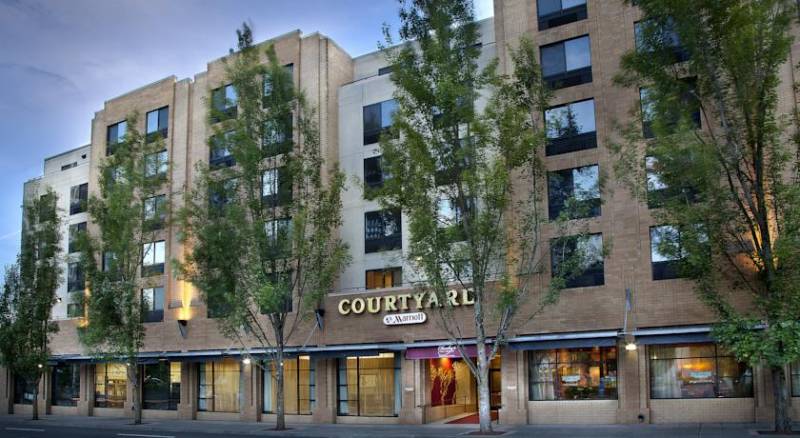 Courtyard Portland Downtown / Convention Center