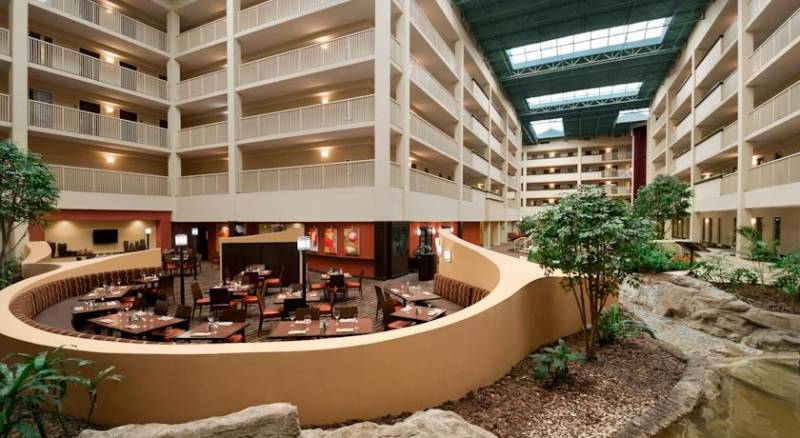 Embassy Suites Philadelphia - Airport