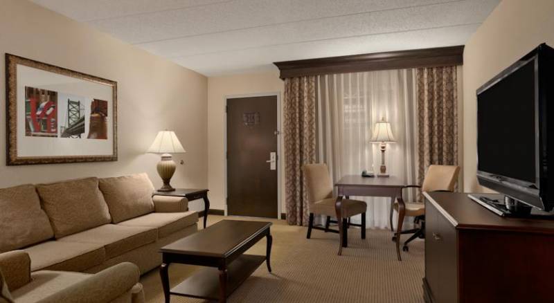 Embassy Suites Philadelphia - Airport