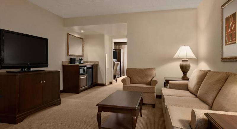 Embassy Suites Philadelphia - Airport