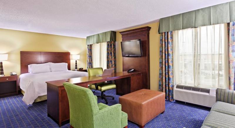 Hampton Inn & Suites Orlando Airport at Gateway Village