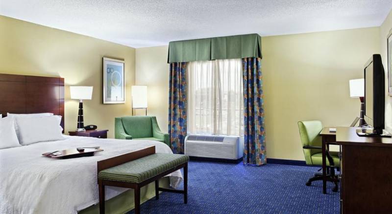 Hampton Inn & Suites Orlando Airport at Gateway Village