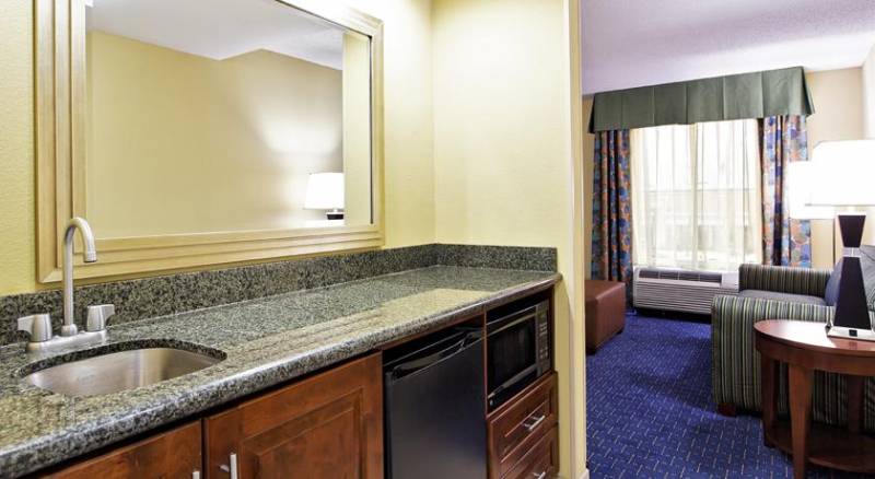 Hampton Inn & Suites Orlando Airport at Gateway Village