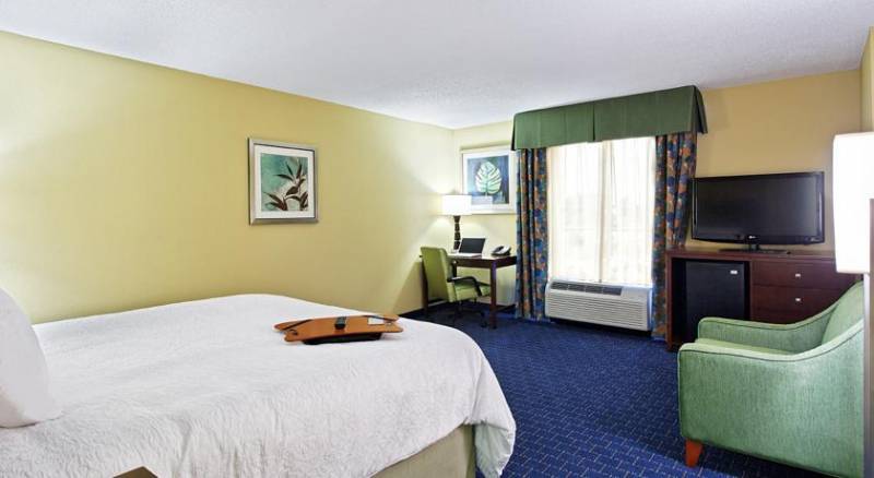 Hampton Inn & Suites Orlando Airport at Gateway Village