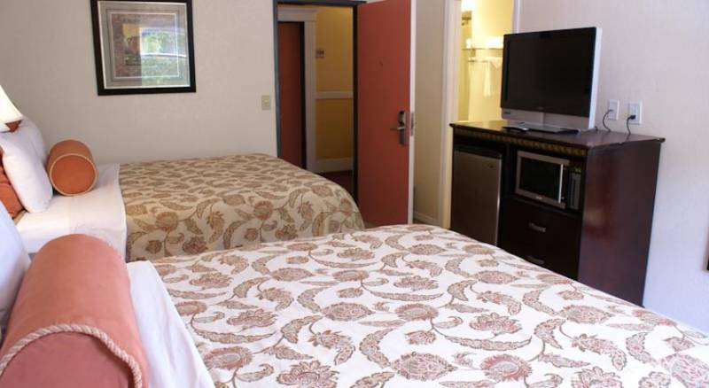 Harborview Inn & Suites-Convention Center-Airport-Gaslamp-Seaworld-Zoo-Balboa Park